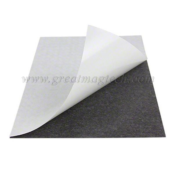 Vlastní lepící magnetická list